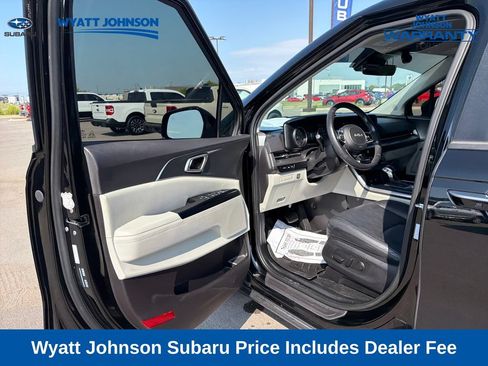 Used 2024 Kia Carnival LX FWD image 17
