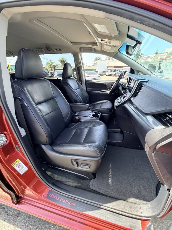 Used 2017 Toyota Sienna SE w/ SE Preferred Package FWD image 20
