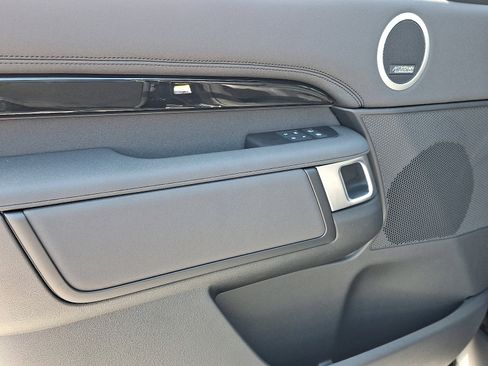 New 2025 Land Rover Discovery S image 10