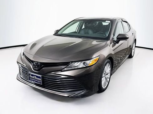 Used 2019 Toyota Camry XLE image 4