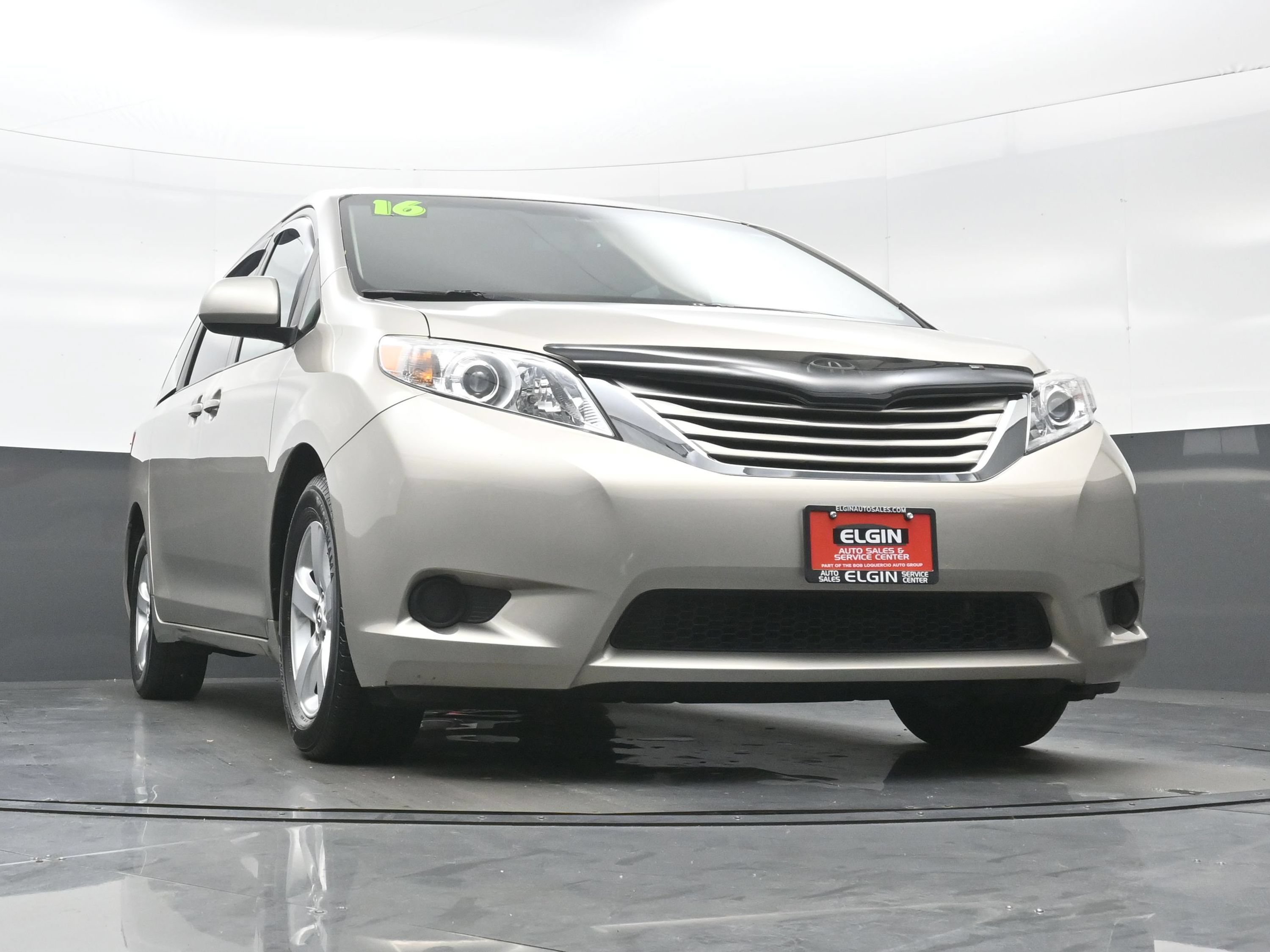 Used 2016 Toyota Sienna LE FWD image 32