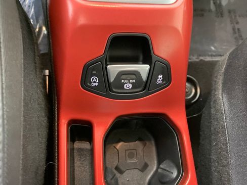 Used 2022 Jeep Renegade Trailhawk image 24