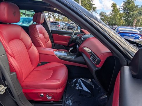 Used 2022 Maserati Levante GT image 17