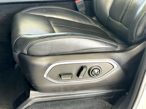 Used 2024 Jeep Wagoneer L Series II w/ Flexible Seating Group RWD image 12