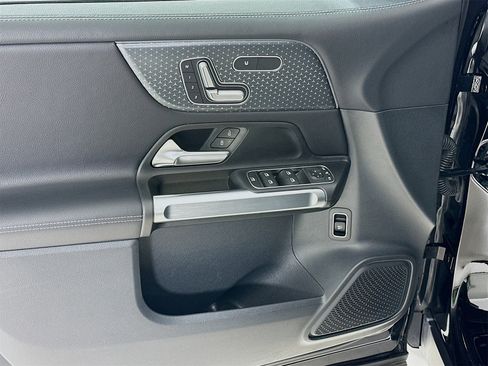 Certified 2025 Mercedes-Benz GLB 250 4MATIC image 18