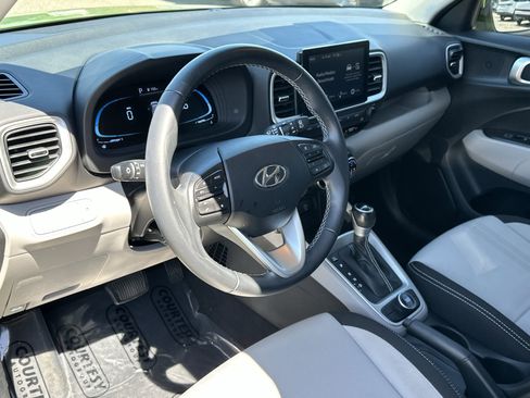 Certified 2023 Hyundai Venue SEL image 18