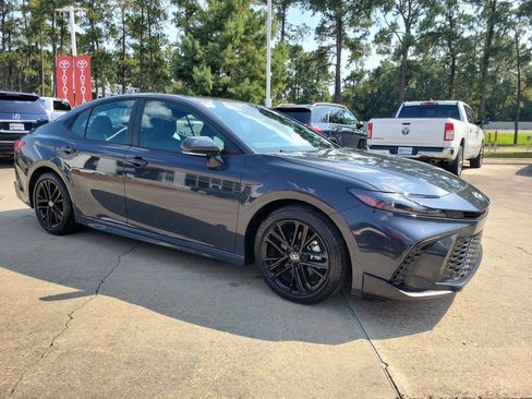 Used 2026 Toyota Camry SE w/ Multimedia Upgrade Package FWD image 9