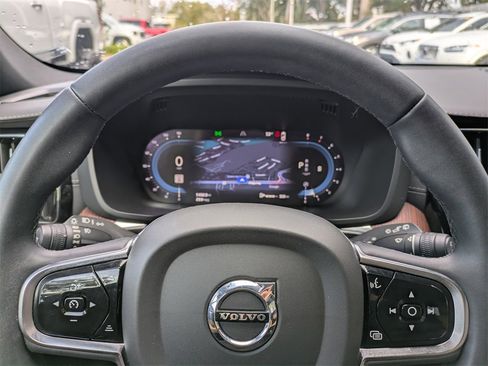 Certified 2023 Volvo XC60 B5 Ultimate w/ Climate Package image 39