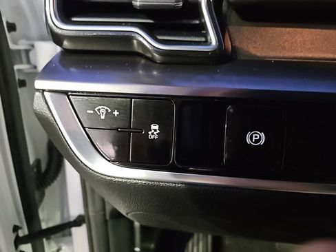 Used 2024 Kia Sportage EX image 26