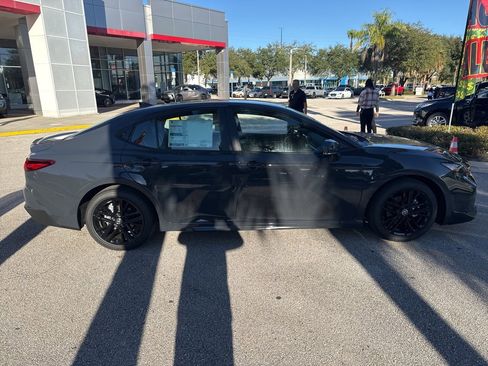 Used 2026 Toyota Camry SE image 8