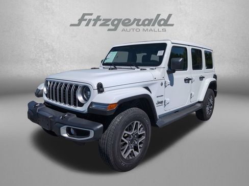 Used 2024 Jeep Wrangler Unlimited Sahara w/ Technology Group AWD/4WD image 3
