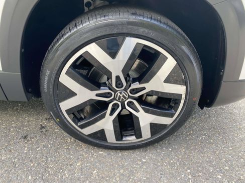 Certified 2022 Volkswagen Taos SEL AWD/4WD image 34