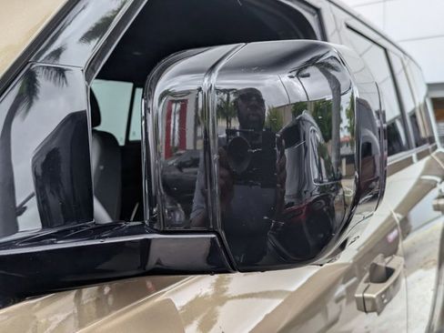 Used 2025 Land Rover Defender 110 S image 5