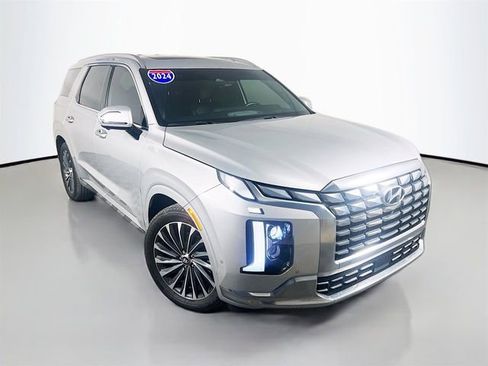 Used 2024 Hyundai Palisade Calligraphy FWD image 2