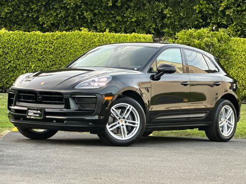 Certified 2025 Porsche Macan AWD/4WD image 1