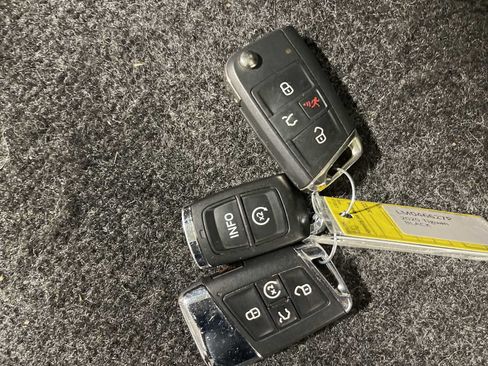 Used 2020 Volkswagen Tiguan SE w/ Panoramic Sunroof Package AWD/4WD image 20