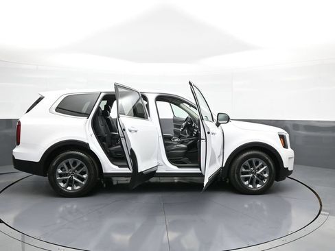 Used 2024 Kia Telluride LX AWD/4WD image 42