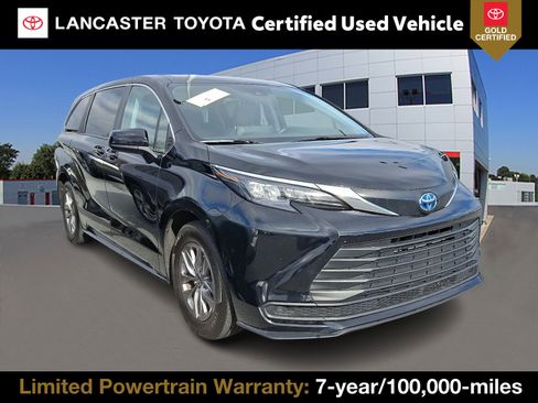 Certified 2024 Toyota Sienna LE image 1