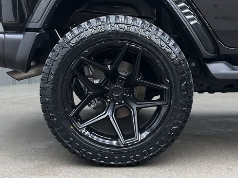 Used 2024 Jeep Wrangler Unlimited Sahara w/ Safety Group image 11