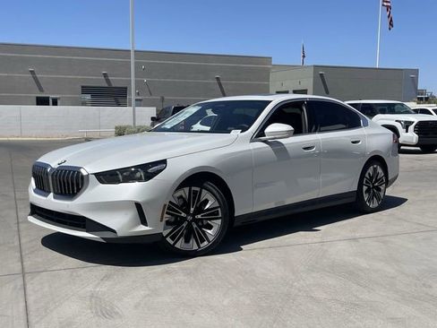 New 2025 BMW 530i image 2