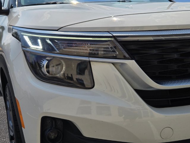 Used 2021 Kia Seltos S AWD/4WD image 3