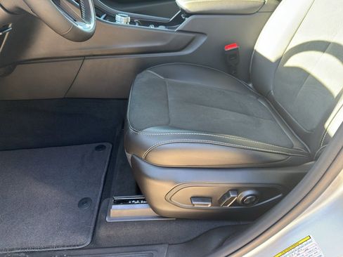 New 2025 Jeep Grand Cherokee Altitude image 12