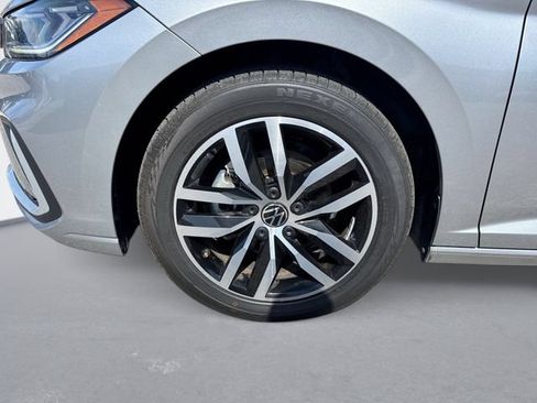Used 2025 Volkswagen Jetta SE FWD image 10