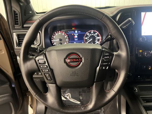 Used 2023 Nissan Titan PRO-4X w/ Pro-4x Convenience Package AWD/4WD image 19