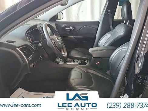 Used 2019 Jeep Cherokee Limited AWD/4WD image 3