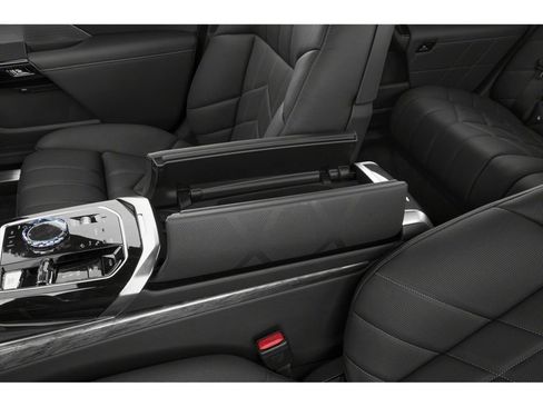 Used 2024 BMW i7 eDrive50 w/ M Sport Package image 9