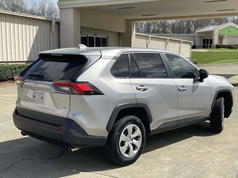 Used 2022 Toyota RAV4 LE image 3