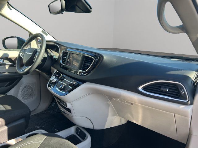 Used 2023 Chrysler Voyager LX FWD image 29