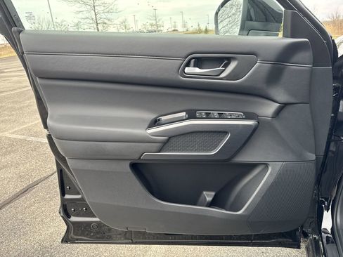 New 2026 Nissan Pathfinder SL image 26