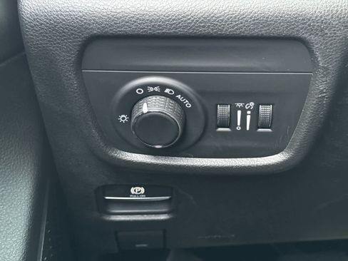 Used 2021 Jeep Grand Cherokee L Laredo w/ Luxury Tech Group I image 22