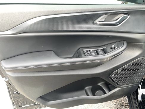 New 2025 Jeep Grand Cherokee L Laredo image 12