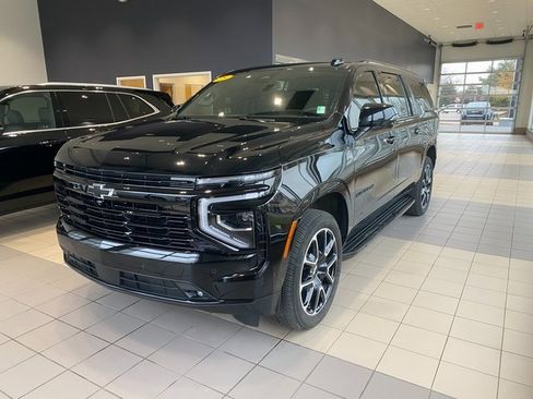 Used 2025 Chevrolet Suburban RST w/ Comfort Package image 4
