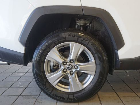 Used 2024 Toyota RAV4 XLE AWD/4WD image 28