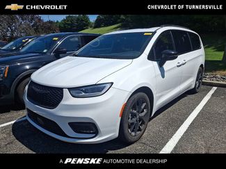 Used 2025 Chrysler Pacifica Limited FWD video 1
