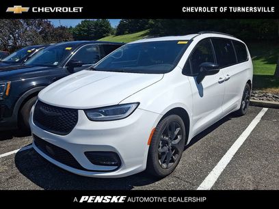 Used 2025 Chrysler Pacifica Limited
