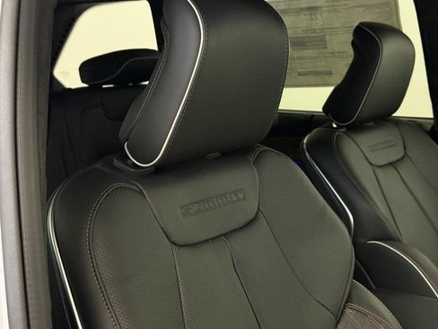 New 2025 Jeep Grand Cherokee Summit image 21