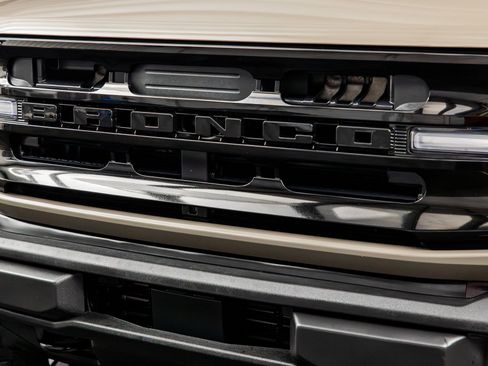Used 2025 Ford Bronco Outer Banks AWD/4WD image 4