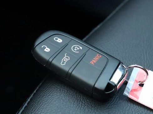 New 2024 Jeep Compass Latitude w/ Sun and Sound Group image 32