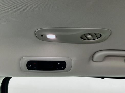 Used 2024 Chrysler Pacifica Touring-L image 26