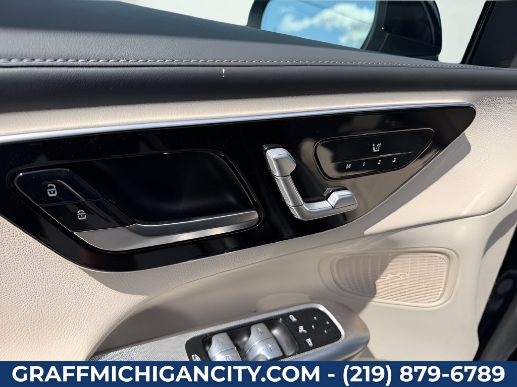 Used 2024 Mercedes-Benz GLC 300 4MATIC image 12
