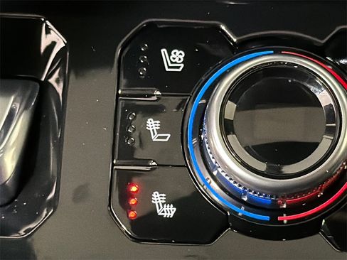 Used 2024 GMC Sierra 1500 AT4 w/ Technology Package image 31