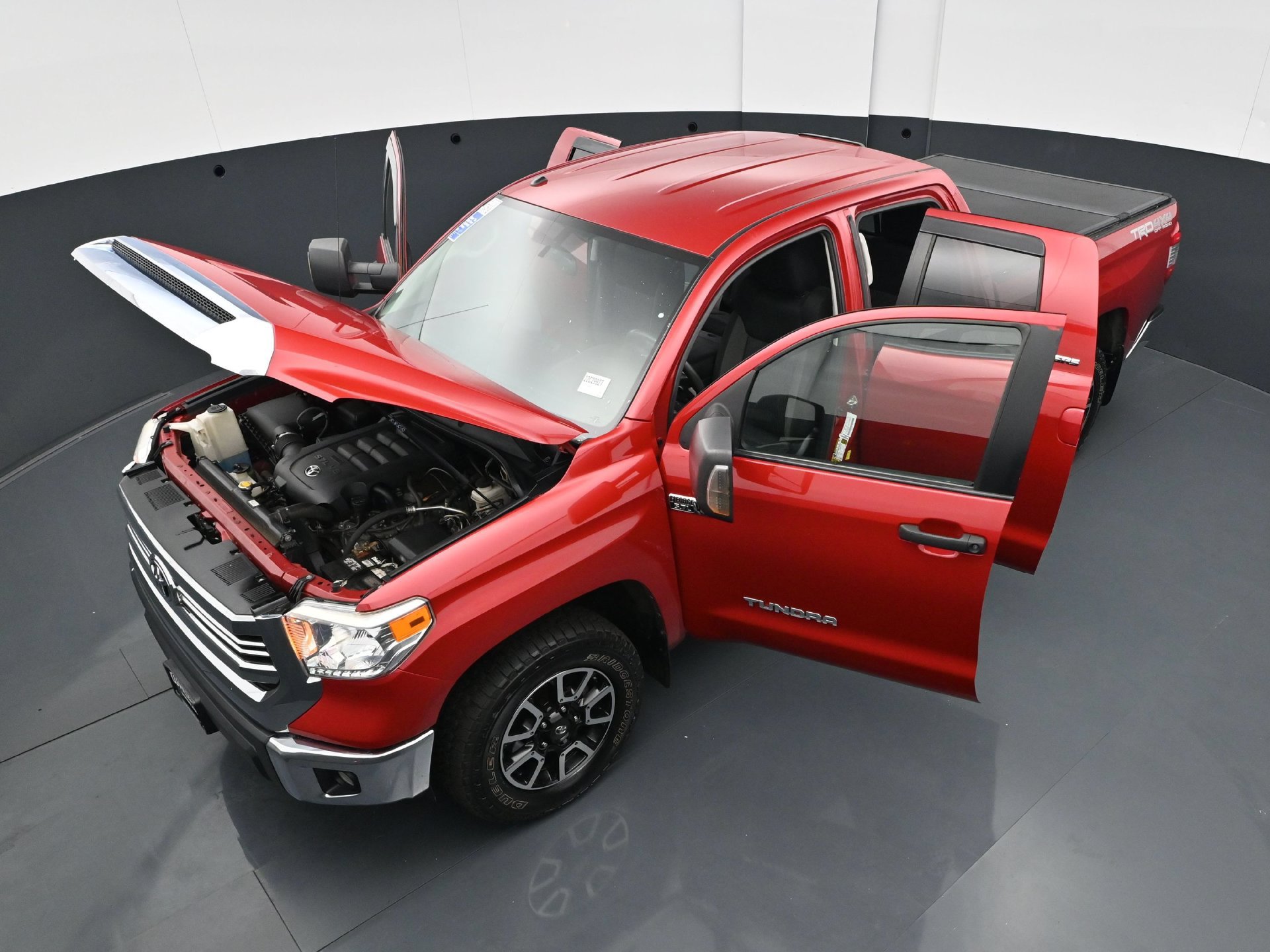 Used 2017 Toyota Tundra SR5 w/ TRD Off Road Package AWD/4WD image 38