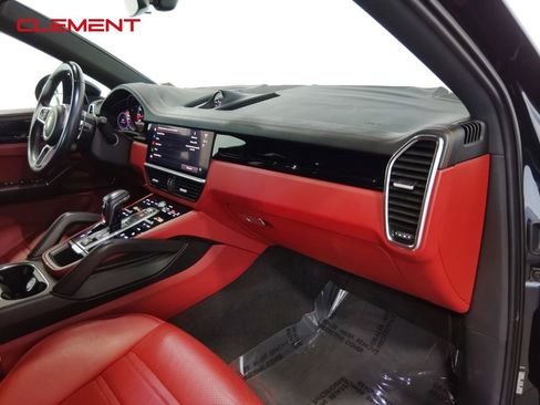 Used 2022 Porsche Cayenne S image 41