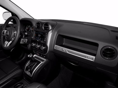 Used 2014 Jeep Compass Latitude AWD/4WD image 18
