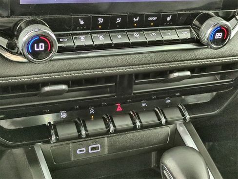 Certified 2023 Chevrolet Colorado LT w/ LT Convenience Package II image 11