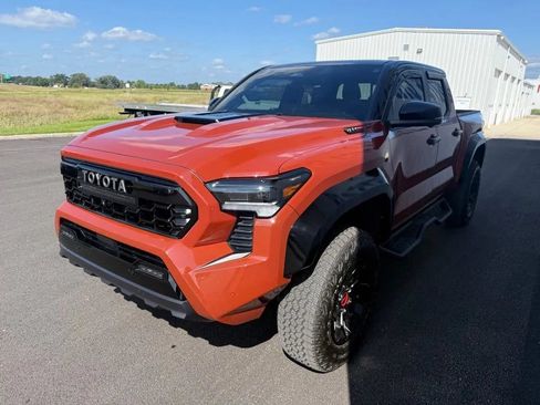 Used 2024 Toyota Tacoma TRD Pro AWD/4WD image 4